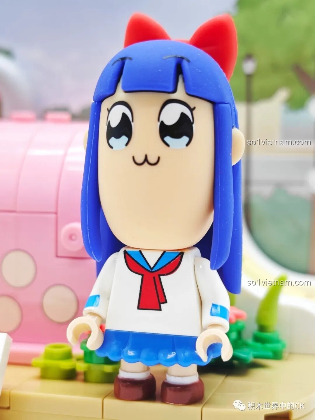 Cận cảnh mặt sau nhân vật Pipimi trong bộ lắp ráp Pop Team Epic FUNIFY W8010