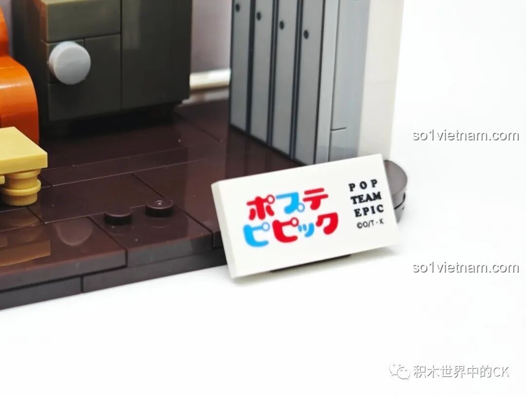 Cận cảnh nhân vật Pipimi mặc tạp dề và cầm pizza trong bộ lắp ráp Nhà bếp Pop Team Epic FUNIFY W8010