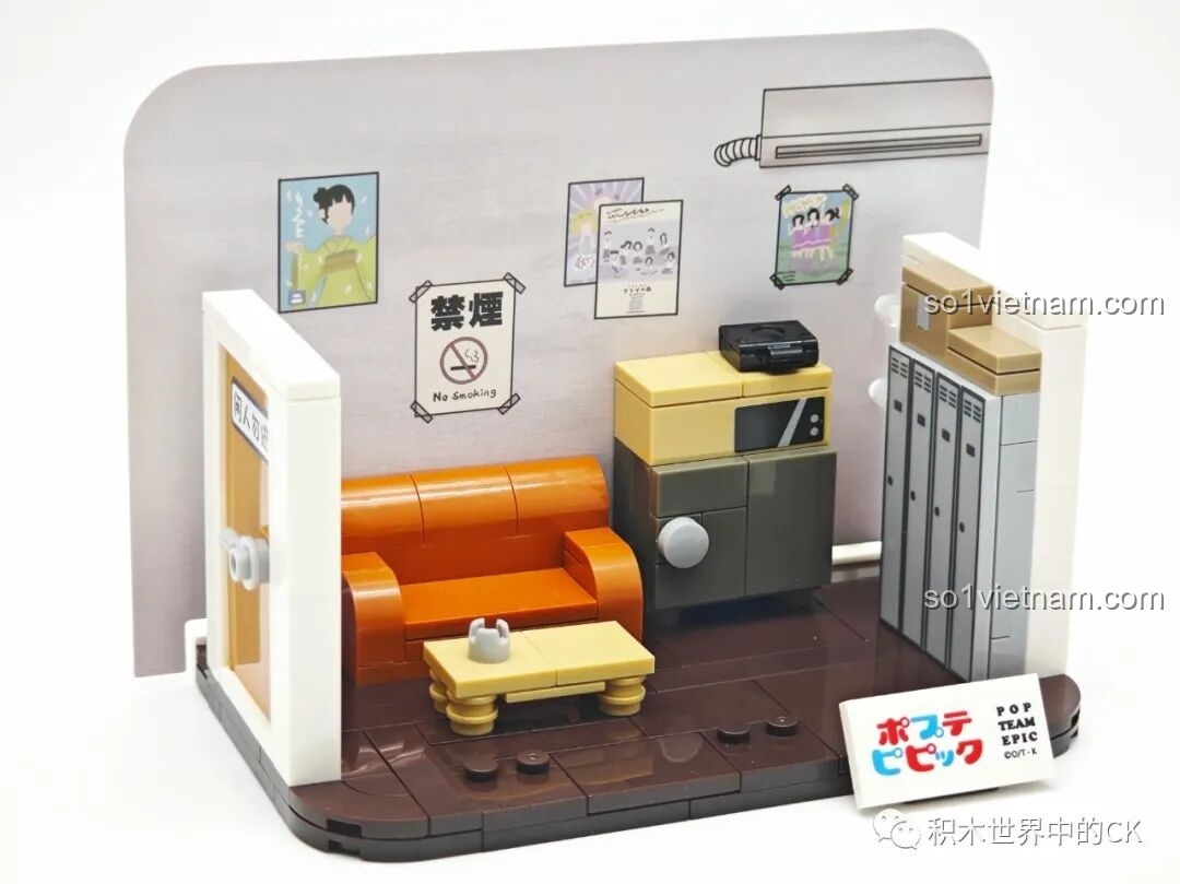 Cận cảnh nhân vật Popuko mặc tạp dề và cầm bánh trong bộ lắp ráp Nhà bếp Pop Team Epic FUNIFY W8010