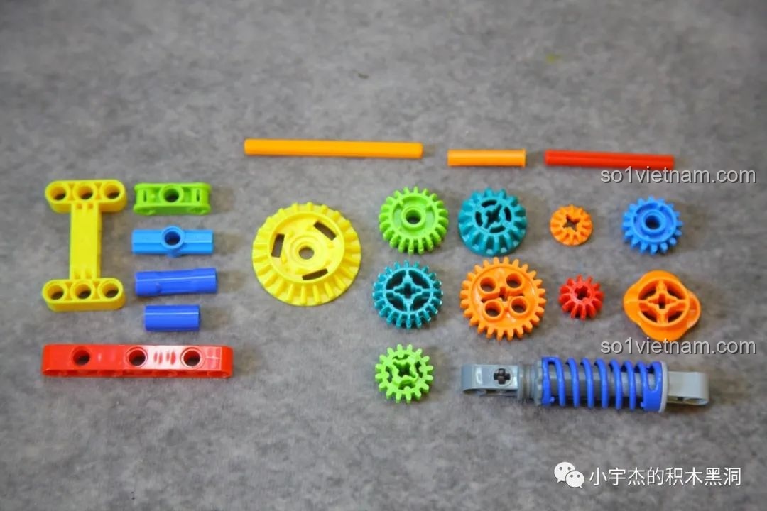 Các chi tiết cơ khí bên trong của K-box 10520 được phân màu sắc rực rỡ, giúp người lắp ráp không bị nhầm lẫn.