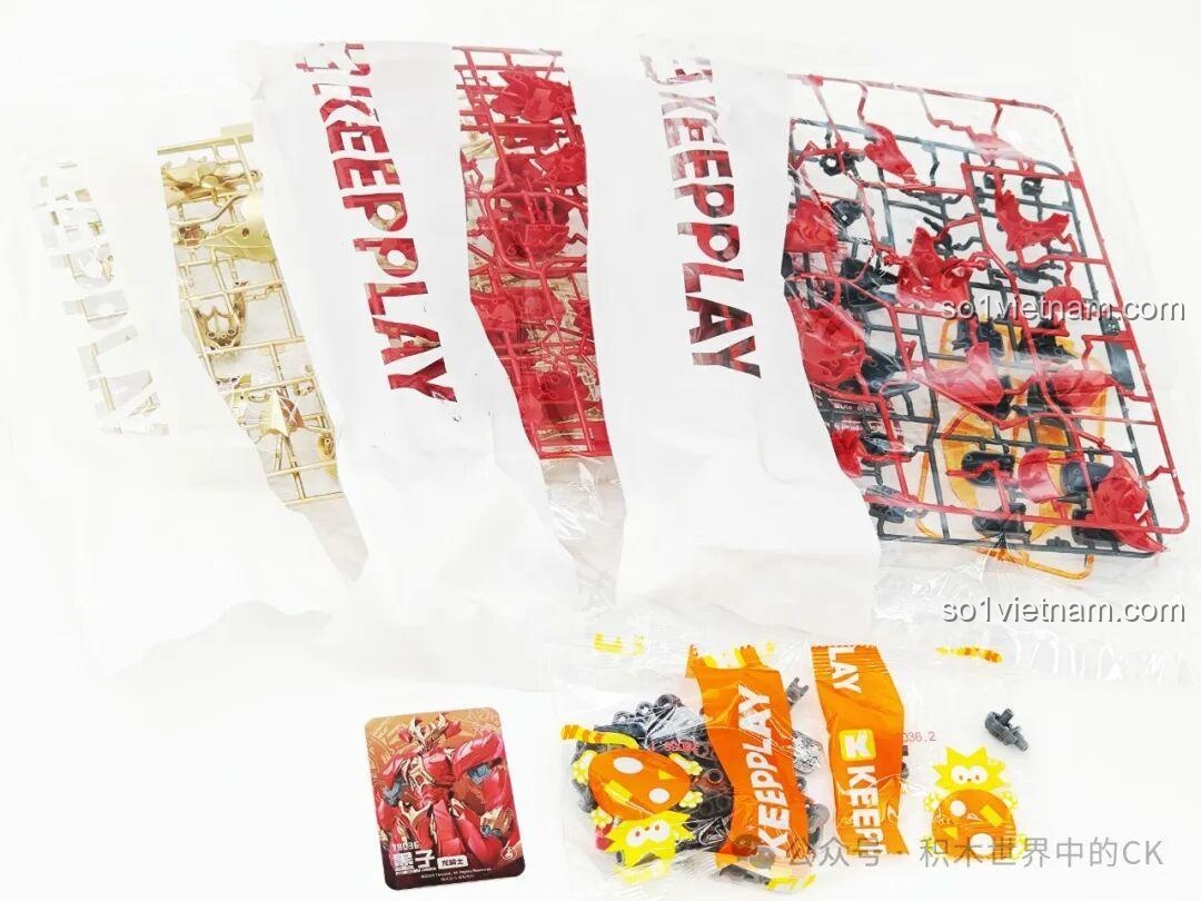 Các túi nhựa chứa vỉ chi tiết (runner) của bộ lắp ráp Mô hình Mecha Mặc Tử - Long Kỵ Sĩ, được phân loại cẩn thận.