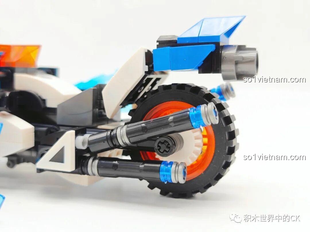 Cận cảnh hệ thống ống xả kép mạnh mẽ của bộ xếp hình Chiến xa Cyberangel cho bé trên 6 tuổi.