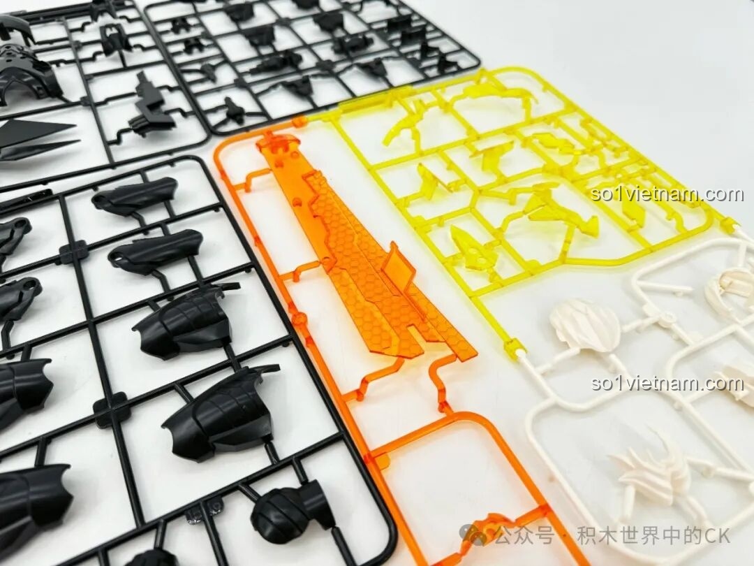 Cận cảnh các mảnh ghép trong suốt màu vàng và cam của bộ Keeppley 78032, tạo hiệu ứng ánh sáng đặc biệt cho mô hình.