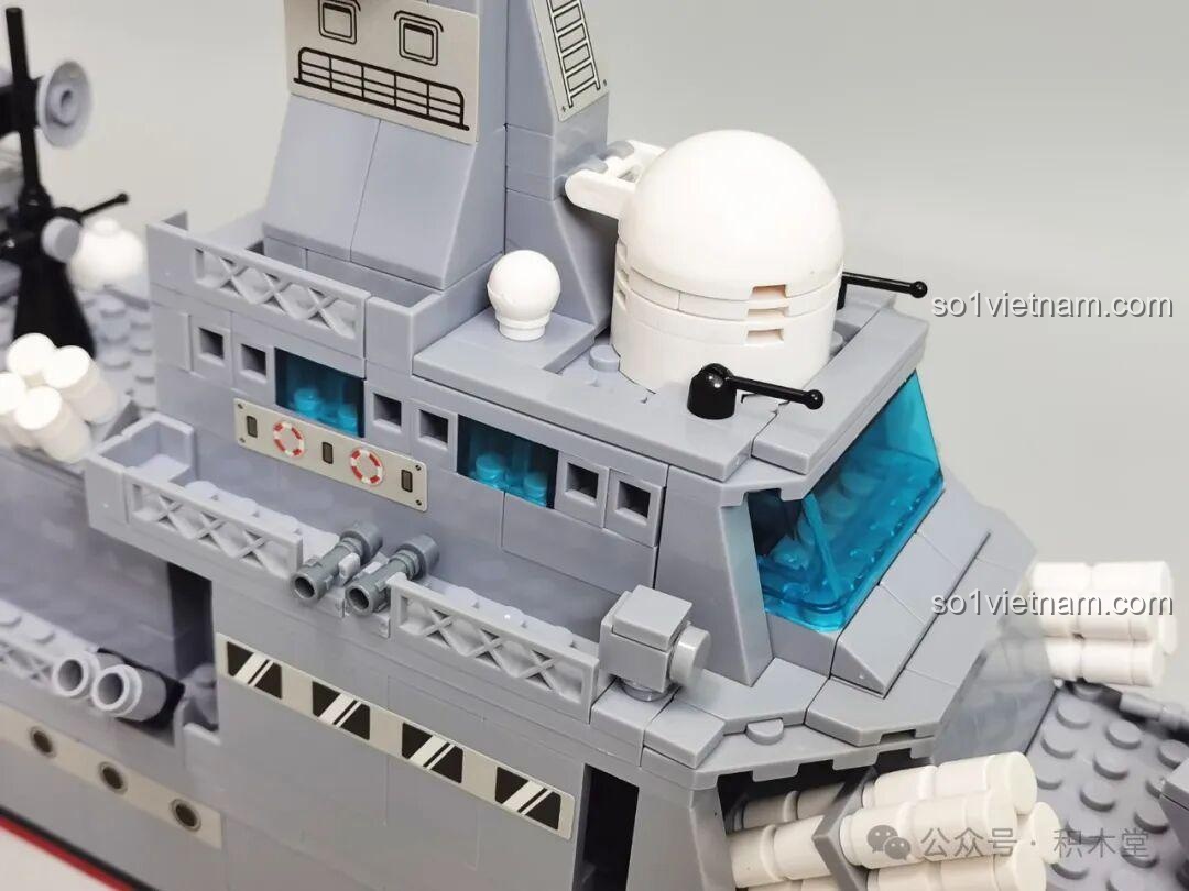 Chi tiết pháo phòng không phía sau tàu khu trục JIQILE 42046