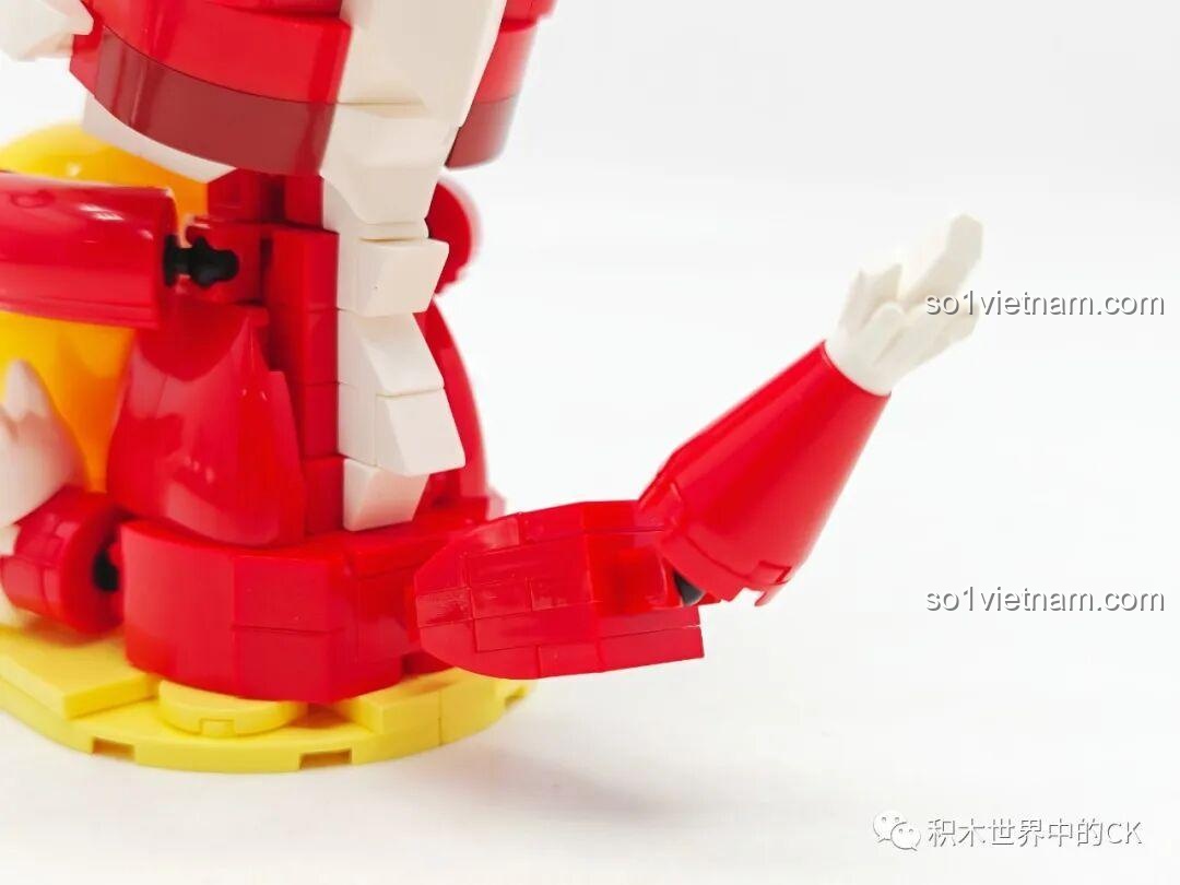 Cận cảnh chi tiết cánh tay và móng vuốt của mô hình rồng Keeppley K19909.