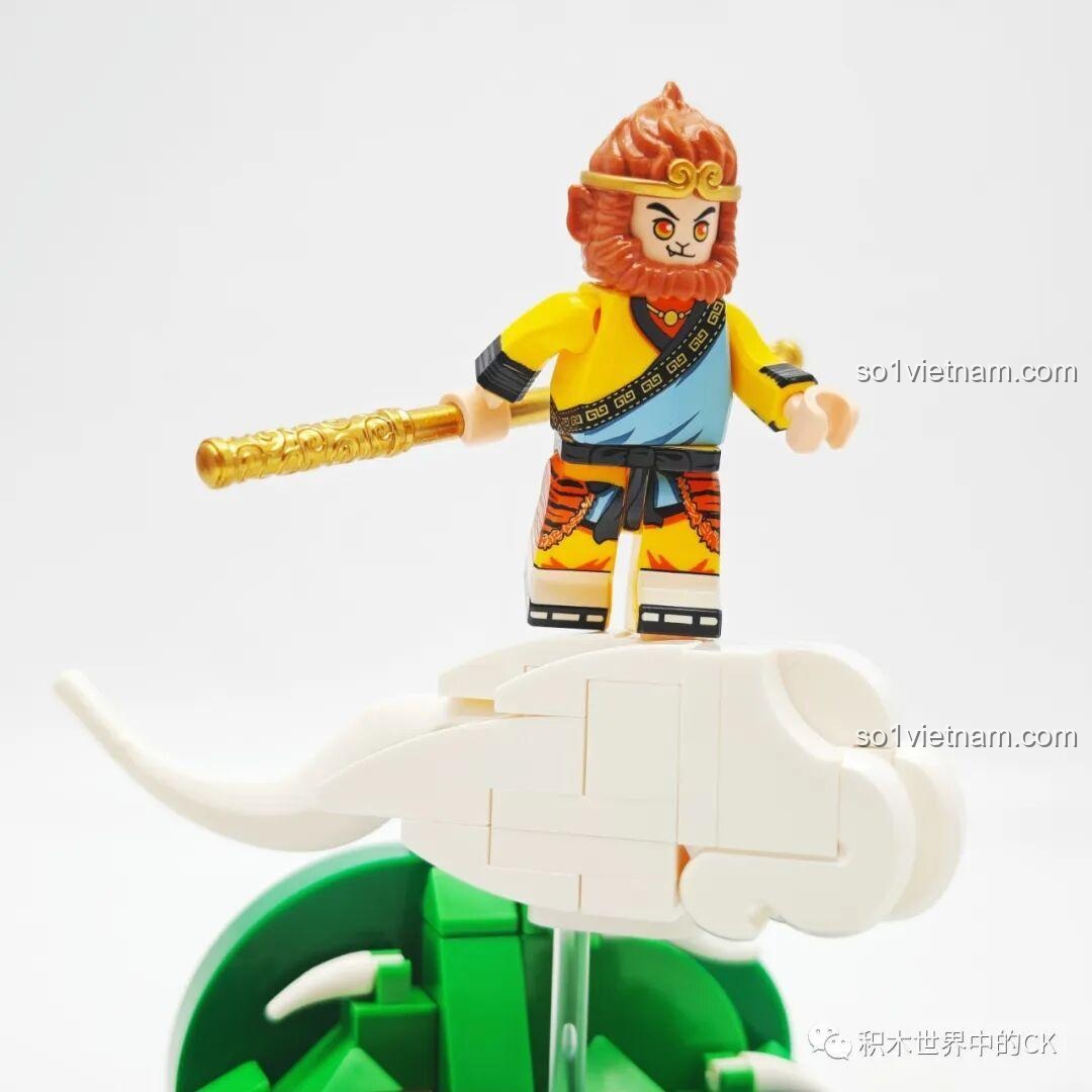 Cận cảnh Tôn Ngộ Không đứng vững chãi trên Cân Đẩu Vân, sẵn sàng cho một cuộc hành trình mới, đồ chơi lắp ráp Tây Du Ký.