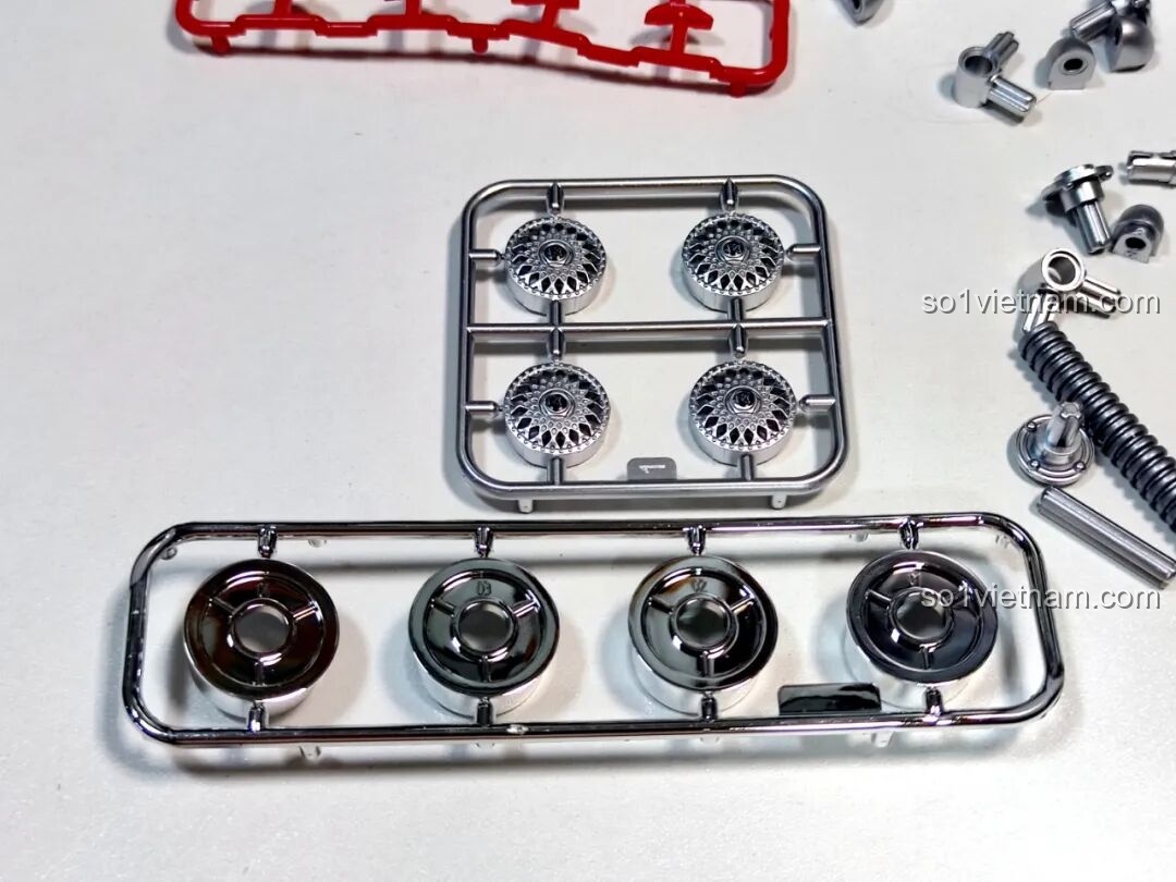 Cận cảnh các chi tiết vành xe và ốp la-zăng được mạ chrome sáng bóng của bộ Pinbo PB8827.