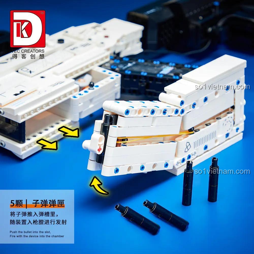 Chi tiết cơ chế nạp 5 viên đạn của Mô hình súng M4A1 2004, thể hiện sự tinh xảo của bộ lắp ghép.