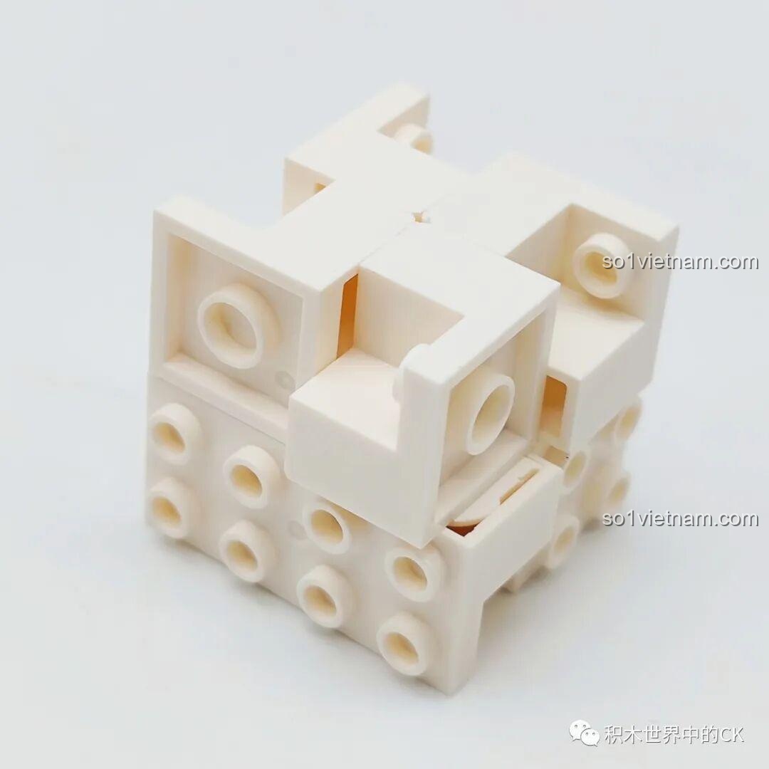 Cơ chế xoay bên trong của lõi M-Core, cho thấy cấu trúc phức tạp cho phép nó hoạt động như một khối rubik 2x2.