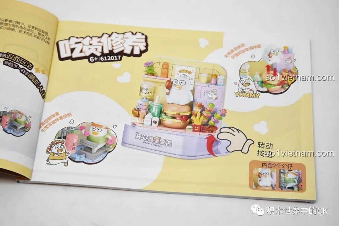 Hình ảnh minh họa cơ chế xoay và 2 minifigure Vịt Liu đi kèm trong sách hướng dẫn của bộ Sembo 612017.