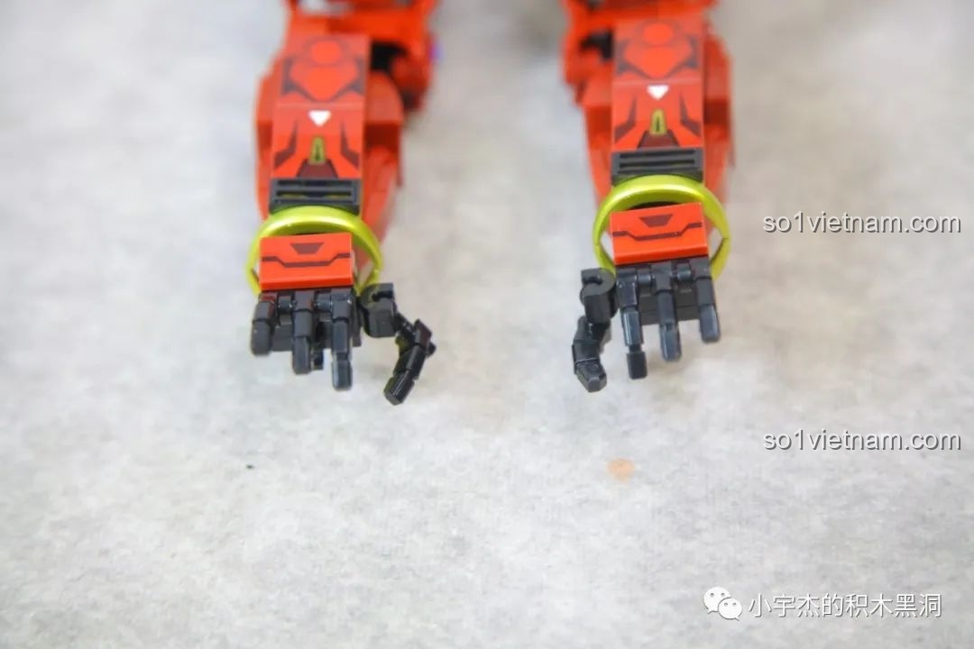 Mô hình Sluban M38-B1183 Cơ Giáp Sĩ Kai Bọc Thép Nặng hoàn chỉnh, đứng thẳng oai phong, sẵn sàng chiến đấu.