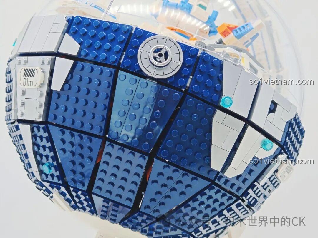 Cổng sạc USB của Wekki 506502 Mô hình Kế hoạch Di cư Hành tinh, dùng để cấp nguồn cho hệ thống đèn LED chiếu sáng bên trong mô hình.
