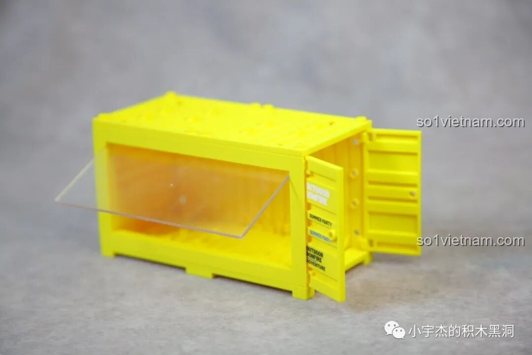 Container màu vàng Sembo 714509 với các cửa được mở ra, sẵn sàng cho các hoạt động vui chơi.