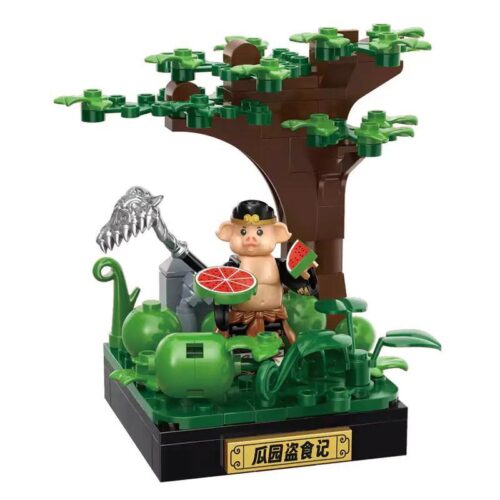 Ảnh chụp bộ đồ chơi Trư Bát Giới CQQ10015 của hãng Cool Fun, tái hiện cảnh Lão Trư đang ngồi ăn dưa hấu trong vườn. Đồ chơi cho bé trai 6 tuổi, giá rẻ.
