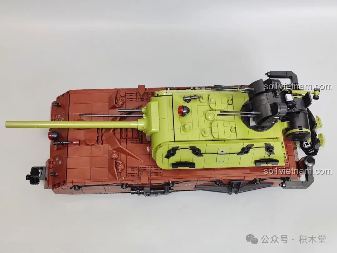 Cửa nóc trên thân xe tăng Maus 12GO 98002 có thể mở ra, tăng tính tương tác cho mô hình.