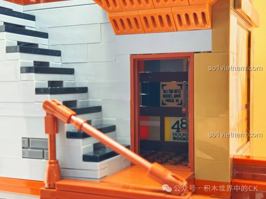 Cửa ra vào và các chi tiết trang trí trên tầng hai của JIESTAR 57016 Thư viện Châu Âu với đèn LED.