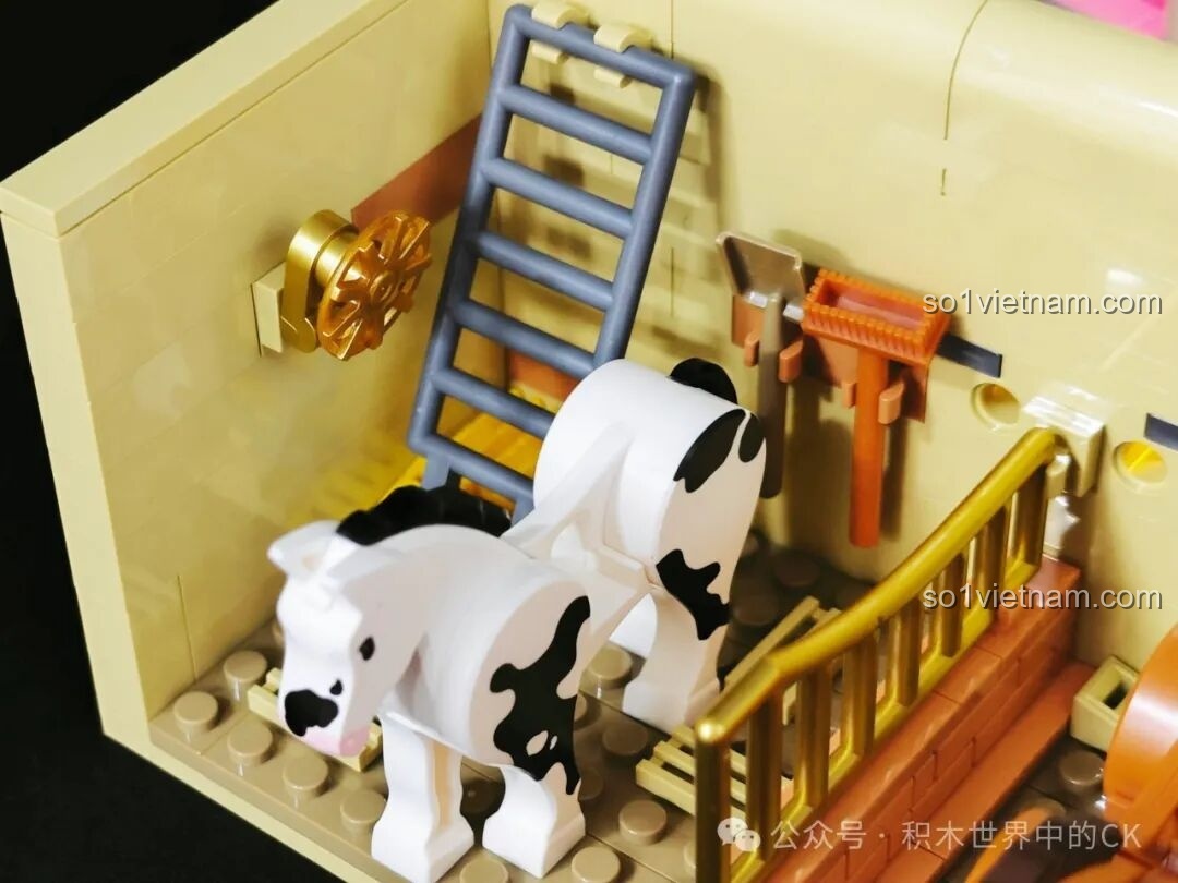 Cận cảnh những chiếc cúp vàng óng ánh, minh chứng cho thành tích của những chú ngựa trong bộ FunWhole F9080.