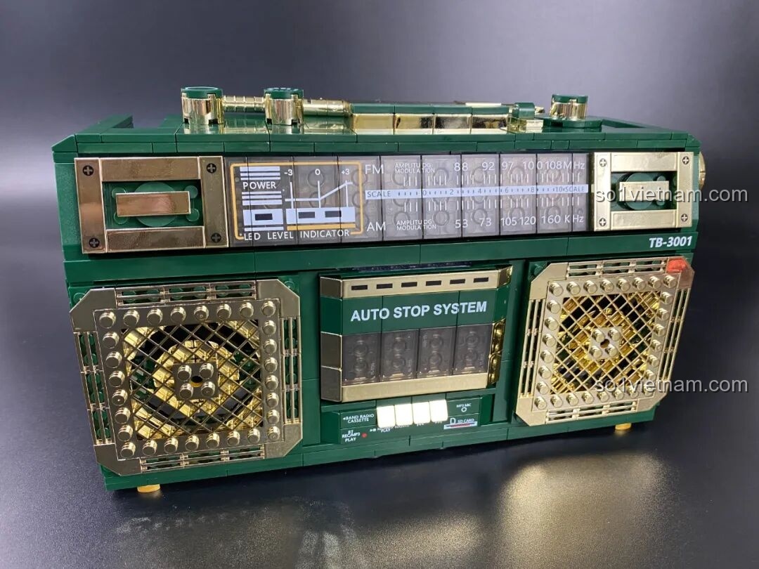 Cạnh phải của Đài Cassette Cổ Điển Lắp Ghép SugerBox TB3002, thể hiện các chi tiết bên hông.