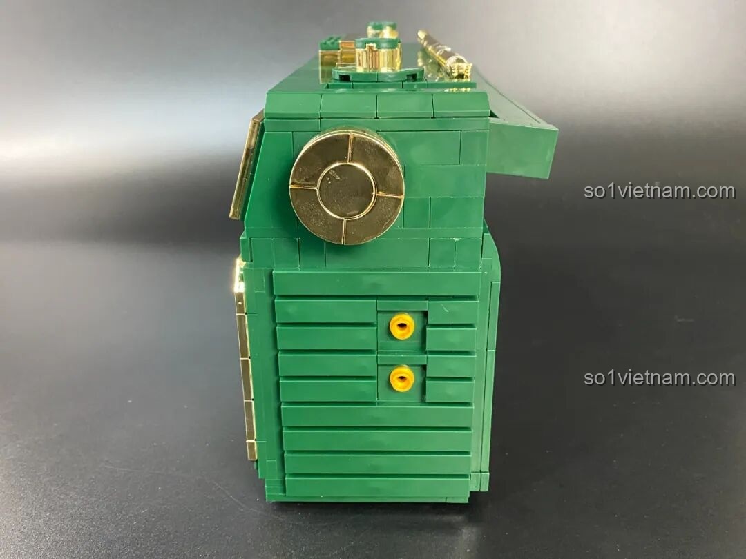 Cạnh trái của Đài Cassette Cổ Điển Lắp Ghép SugerBox TB3002, thể hiện thiết kế liền mạch.