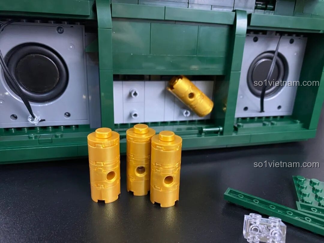 Tổng thể mô hình Đài Cassette Cổ Điển Lắp Ghép SugerBox TB3002 đã hoàn chỉnh, sẵn sàng hoạt động.