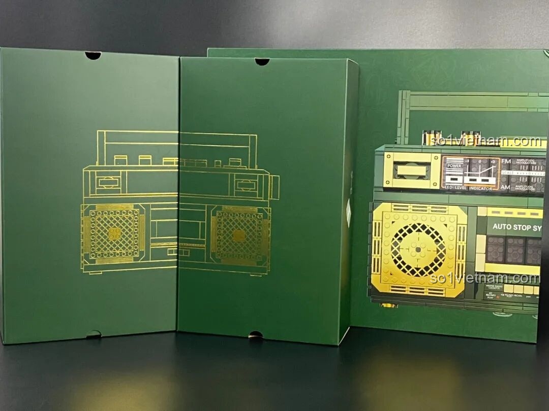 Các hộp con bên trong hộp lớn của bộ lắp ghép Đài Cassette Cổ Điển SugerBox TB3002, phân loại mảnh ghép.