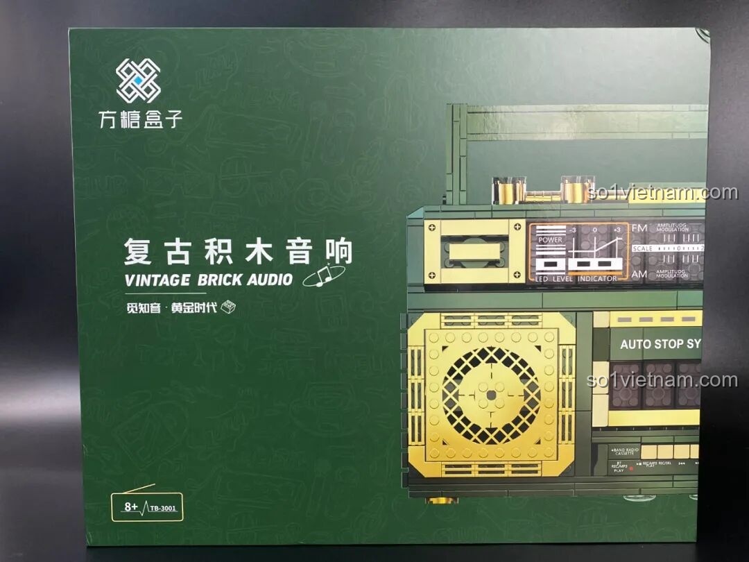 Hộp sản phẩm Đài Cassette Cổ Điển Lắp Ghép SugerBox TB3002 với thiết kế vintage màu xanh rêu, hình ảnh đài cassette nổi bật.