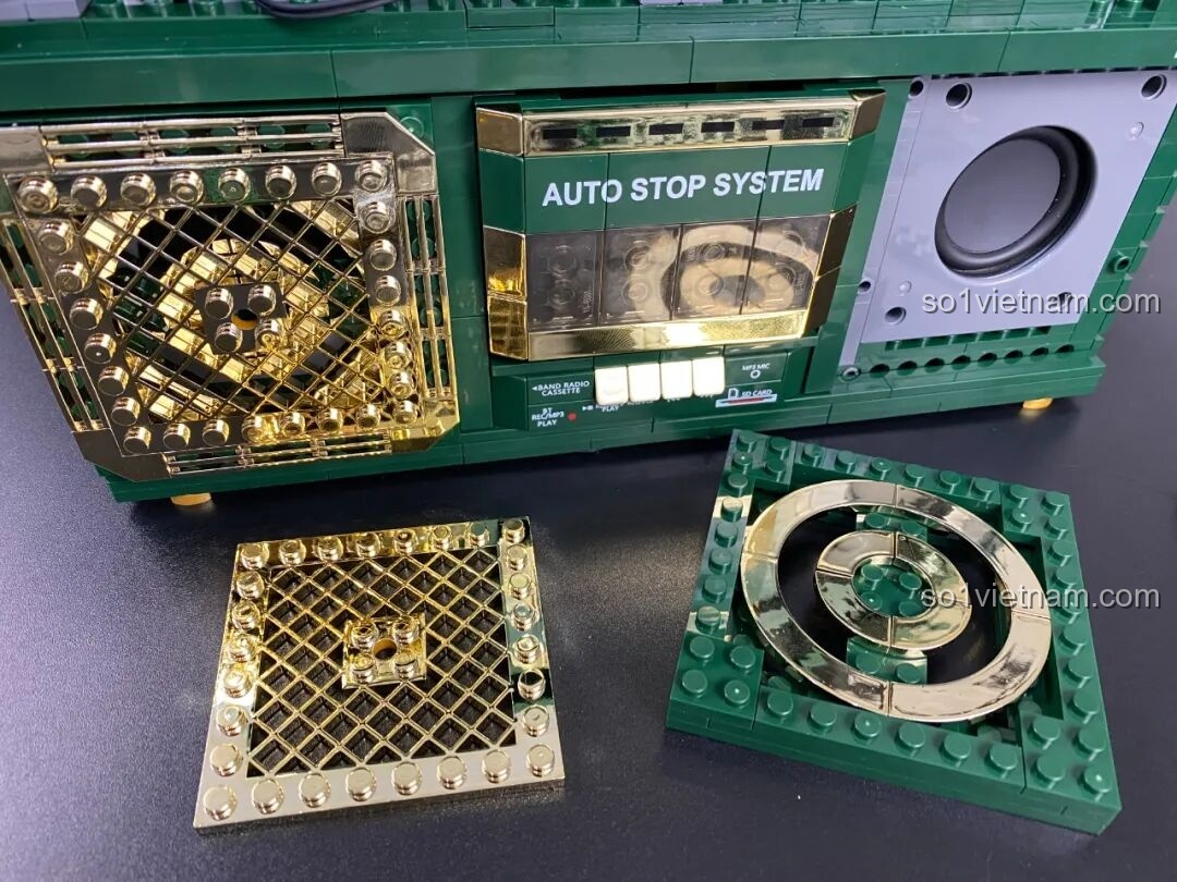 Quá trình lắp đặt các module đèn LED hiển thị tần số cho Đài Cassette Cổ Điển Lắp Ghép SugerBox TB3002.