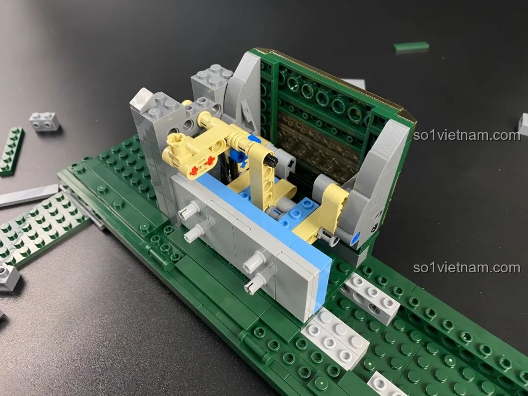 Chi tiết lắp ráp các cơ cấu bên trong của Đài Cassette Cổ Điển Lắp Ghép SugerBox TB3002.