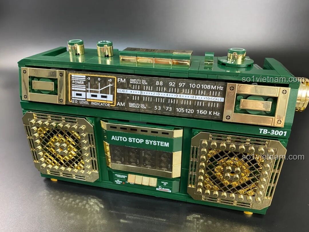 Hoàn thành lắp đặt các chi tiết pin/tụ điện vào vị trí của Đài Cassette Cổ Điển Lắp Ghép SugerBox TB3002.