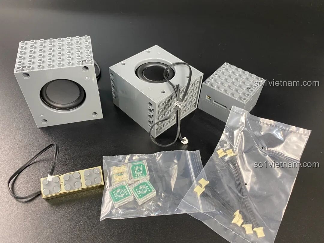 Các linh kiện điện tử quan trọng của Đài Cassette Cổ Điển Lắp Ghép SugerBox TB3002: loa Bluetooth, mạch điều khiển.