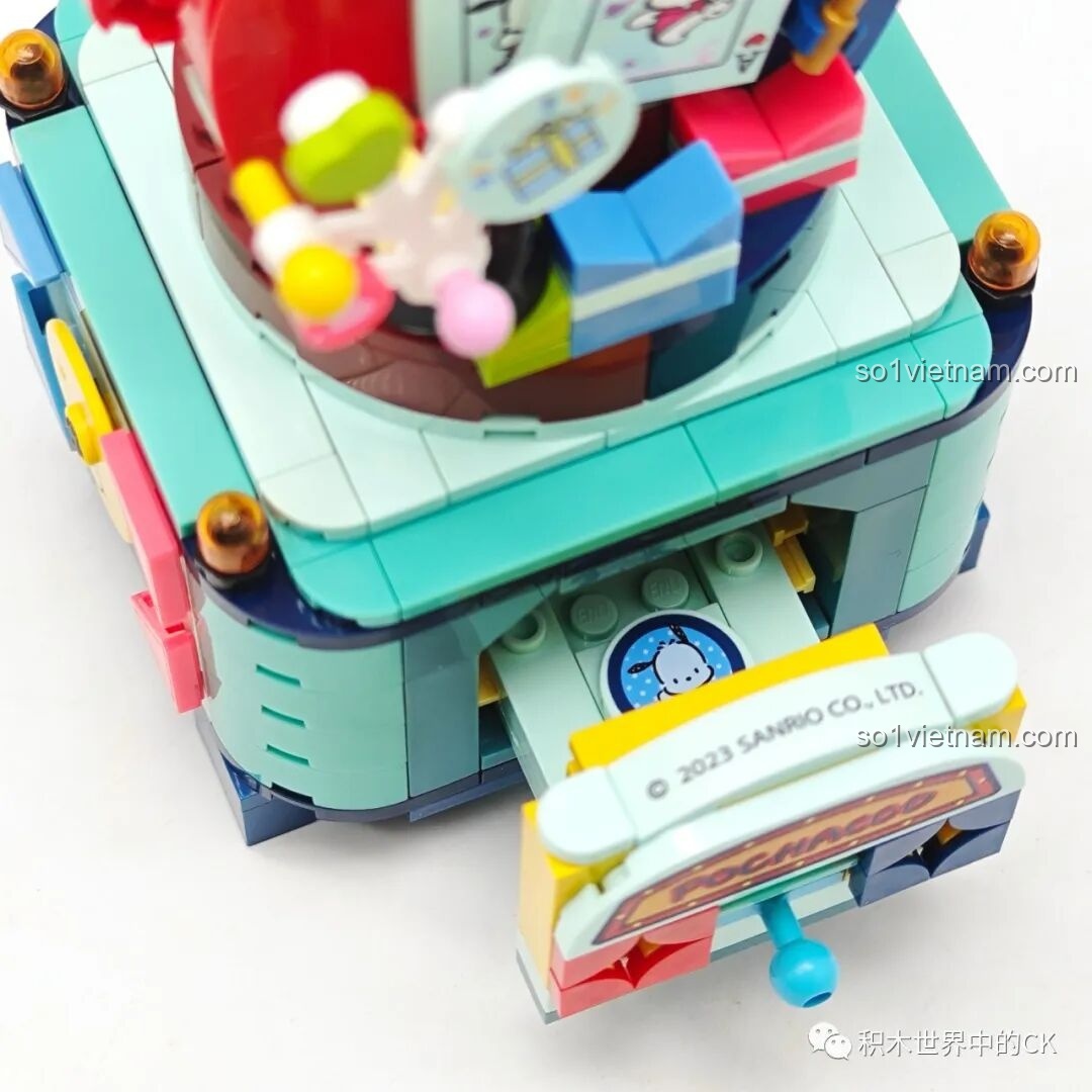 Dàn minifigure của bộ sưu tập Keeppley Sanrio Rạp Xiếc gồm 6 nhân vật trong trang phục biểu diễn.