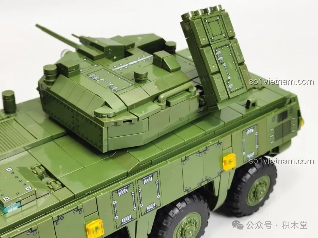 Chi tiết bộ phận đẩy dưới nước ở đuôi xe của mô hình 12GO 96008 ZBL-19, cho thấy khả năng lội nước.