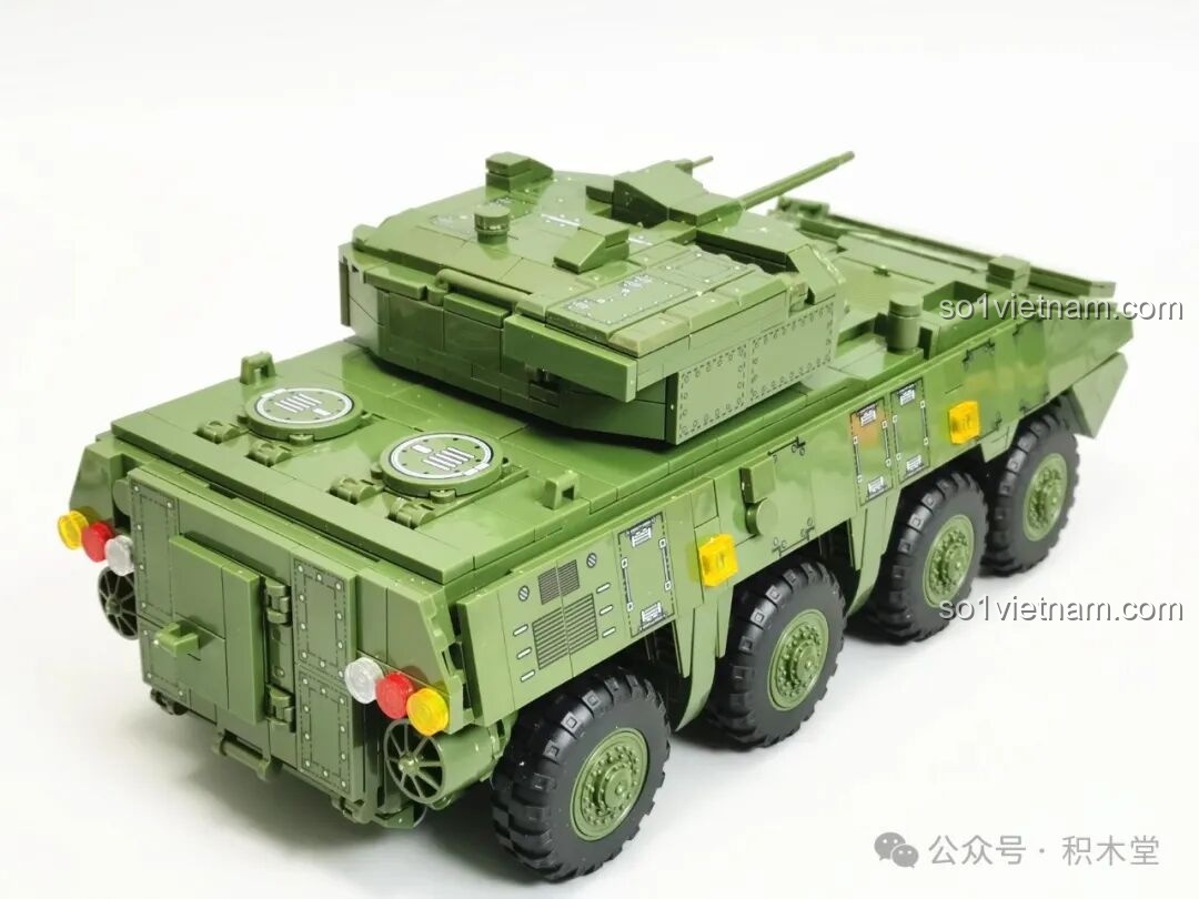 Góc nhìn từ trên xuống nghiêng của mô hình 12GO 96008 ZBL-19, thể hiện tổng thể thiết kế và các chi tiết trên thân xe.