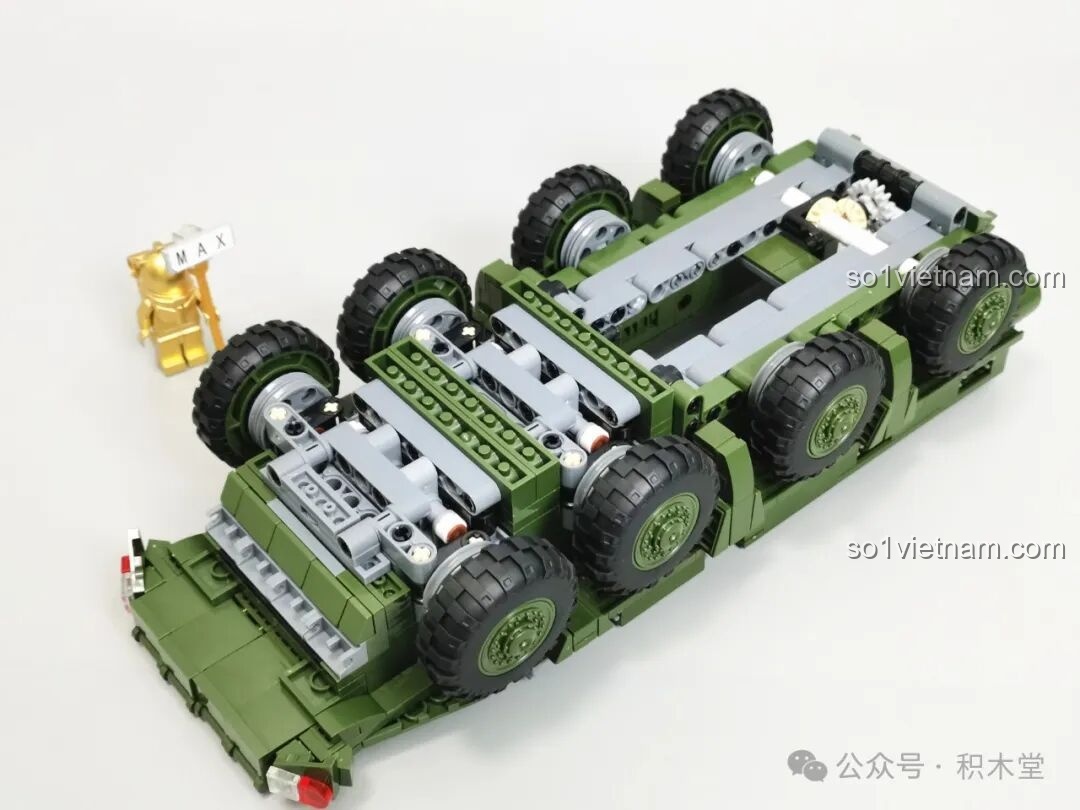 Quá trình lắp đặt các bánh xe vào khung gầm của mô hình 12GO 96008 Xe Chiến Đấu Bộ Binh ZBL-19, thể hiện hệ thống trợ lực lái.
