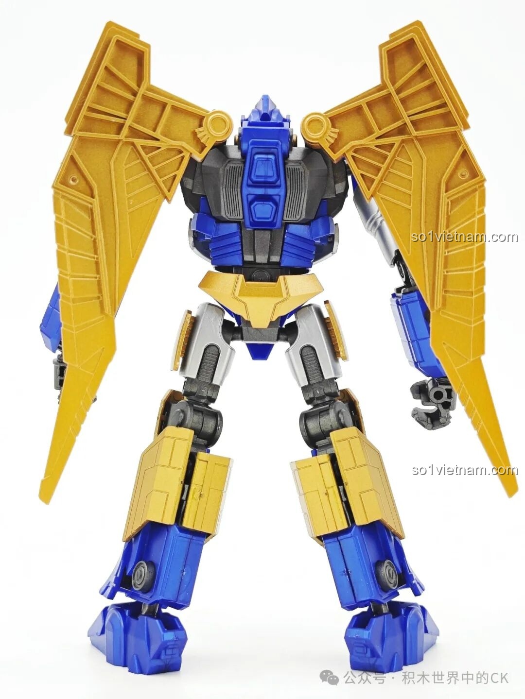 Đánh giá Blokees 71164 Thủ lĩnh Autobot Sentinel Prime, góc nhìn chéo từ phía sau, làm nổi bật phần lưng và cánh.