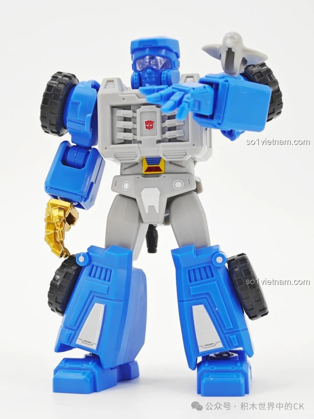 Đánh giá figure Beachcomber từ bộ Blokees 71122, với màu xanh dương và xám hài hòa, tay vàng nổi bật.