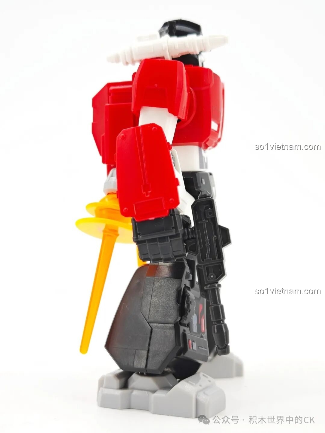 Góc nhìn nghiêng của figure Sideswipe Blokees 71122, cho thấy khẩu súng và các chi tiết bên hông.
