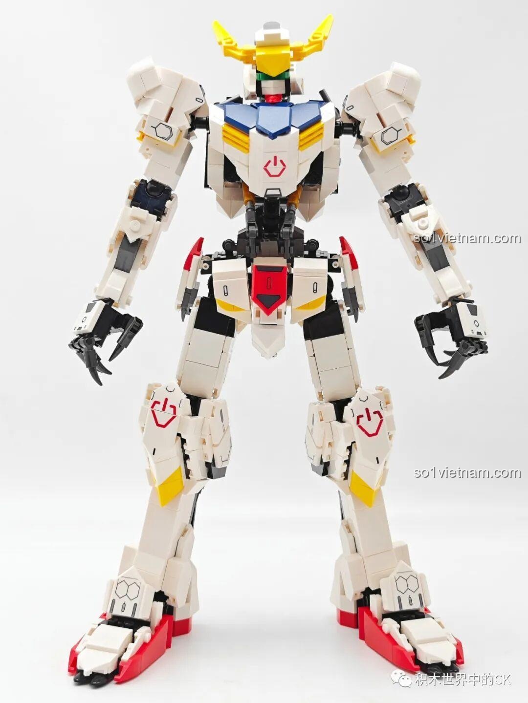 Cận cảnh phần đầu của JIESTAR 58029 Gundam Barbatos, thể hiện sự tinh xảo trong thiết kế và màu sắc.