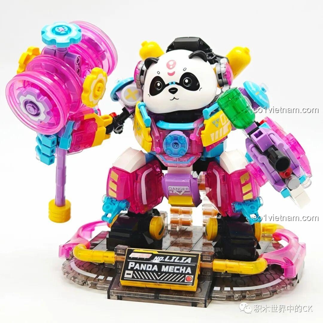 Mô hình ZHEGAO 662012 Robot Panda Lilia từ góc nghiêng, với vũ khí được gắn chắc chắn, đồ chơi lắp ráp phát sáng.
