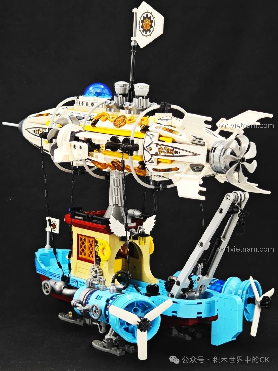 Đánh giá chi tiết ZHEGAO 958015 từ góc nhìn bên cạnh, cho thấy toàn bộ chiều dài và cấu trúc phức tạp của phi thuyền.