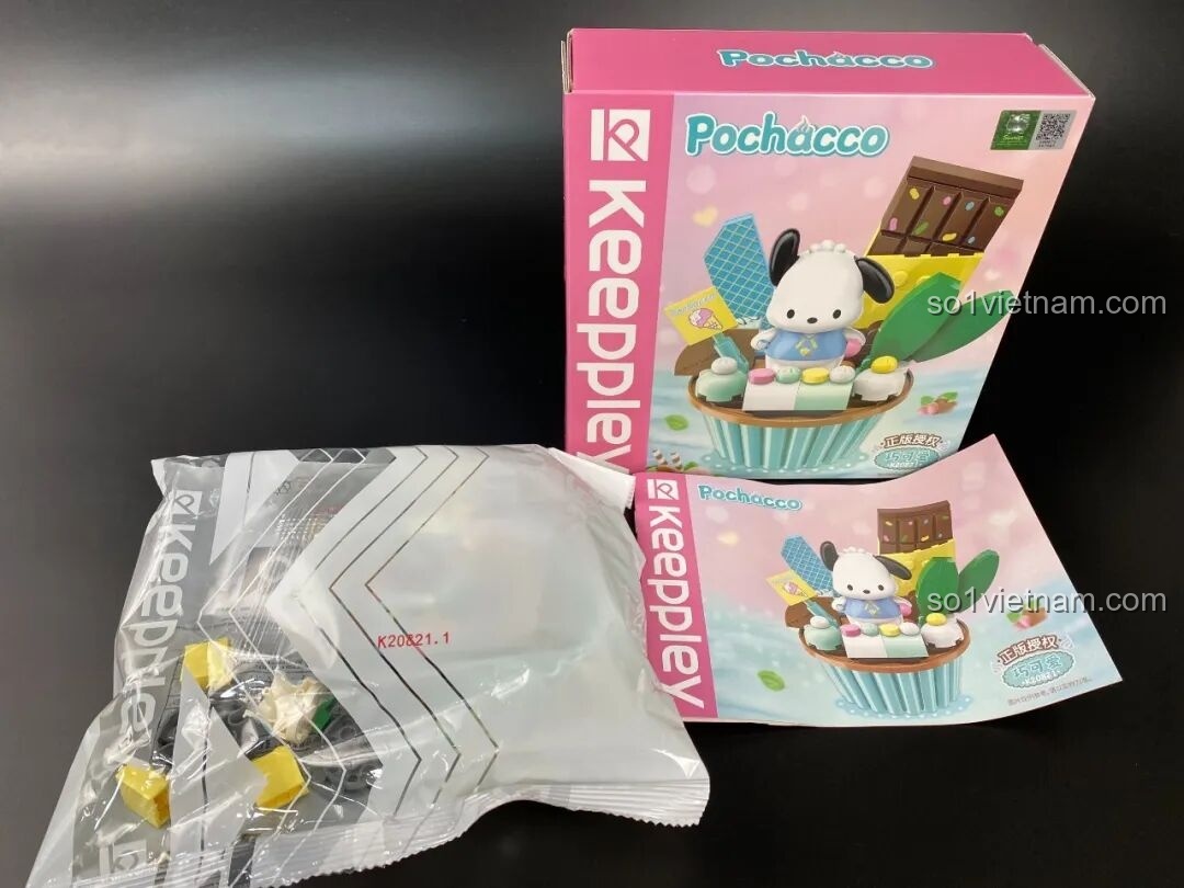 Bên trong hộp Keeppley Pochacco cupcake gồm túi chi tiết và sách hướng dẫn lắp ráp.