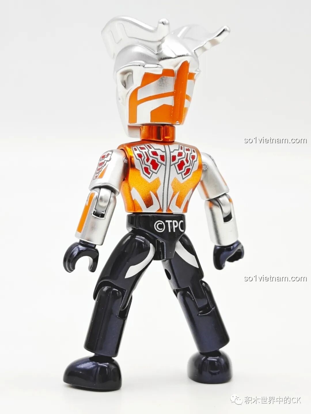 Mặt sau mô hình Darklops Zero của Enlighten 75028, chi tiết in ấn sắc nét.