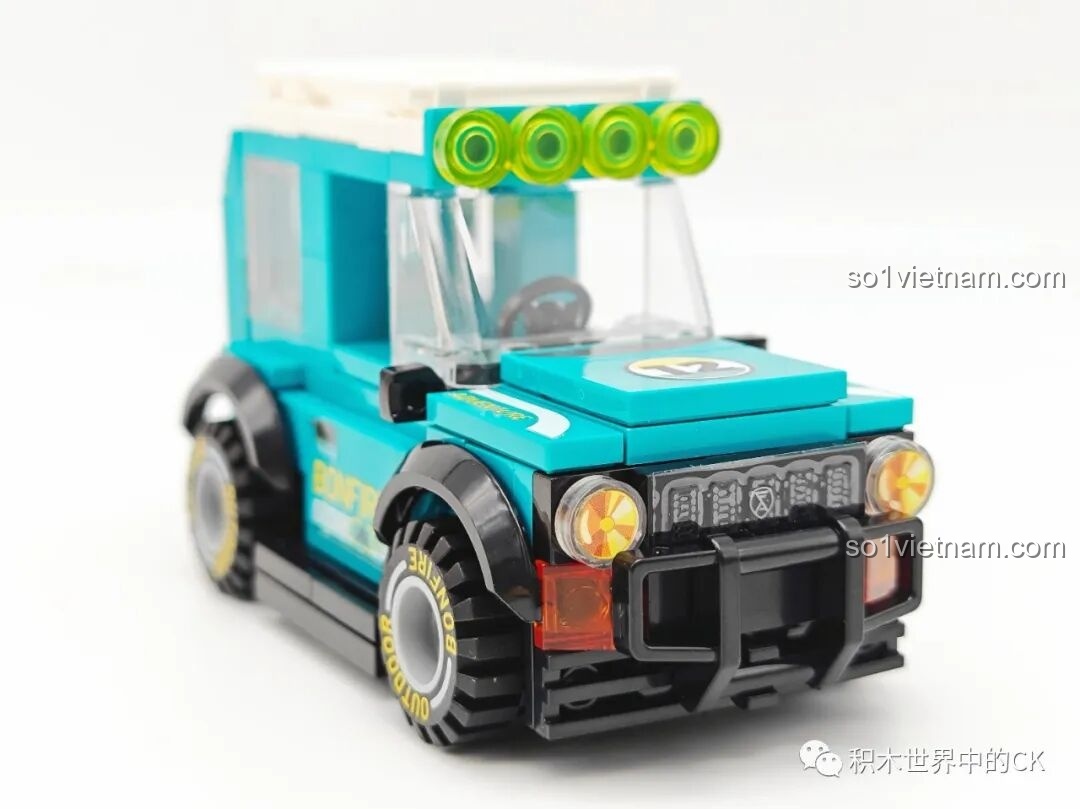 Cận cảnh đầu xe địa hình Sembo 714509 với cản trước, lưới tản nhiệt và hệ thống đèn pha chi tiết.