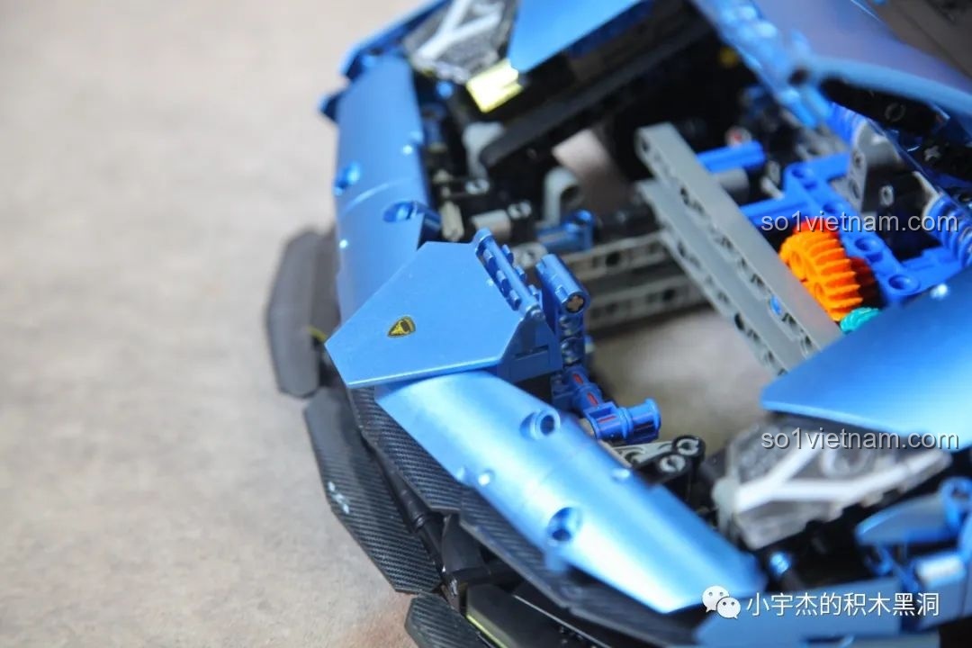 Phần đầu xe thấp và hầm hố của mô hình K-box 10520, tái hiện chính xác thiết kế khí động học của xe thật.