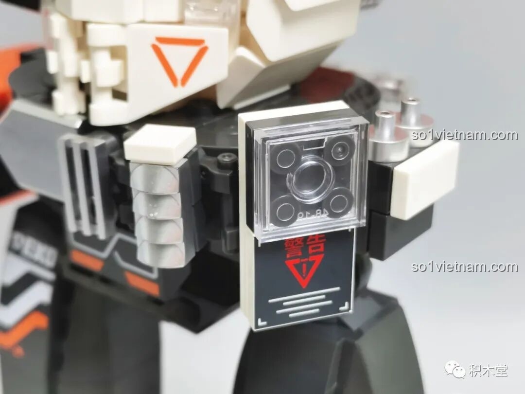 Đế trưng bày của FUNIFY W9006 Chiến Binh Cơ Khí ZENN có in tên 