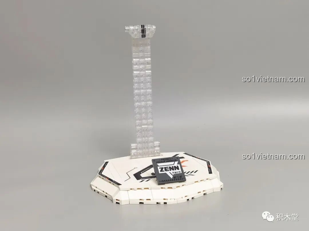 Đế trưng bày của FUNIFY W9006 Chiến Binh Cơ Khí ZENN với trụ đỡ trong suốt, giúp mô hình đứng vững và tạo dáng đẹp mắt, tăng giá trị trưng bày.