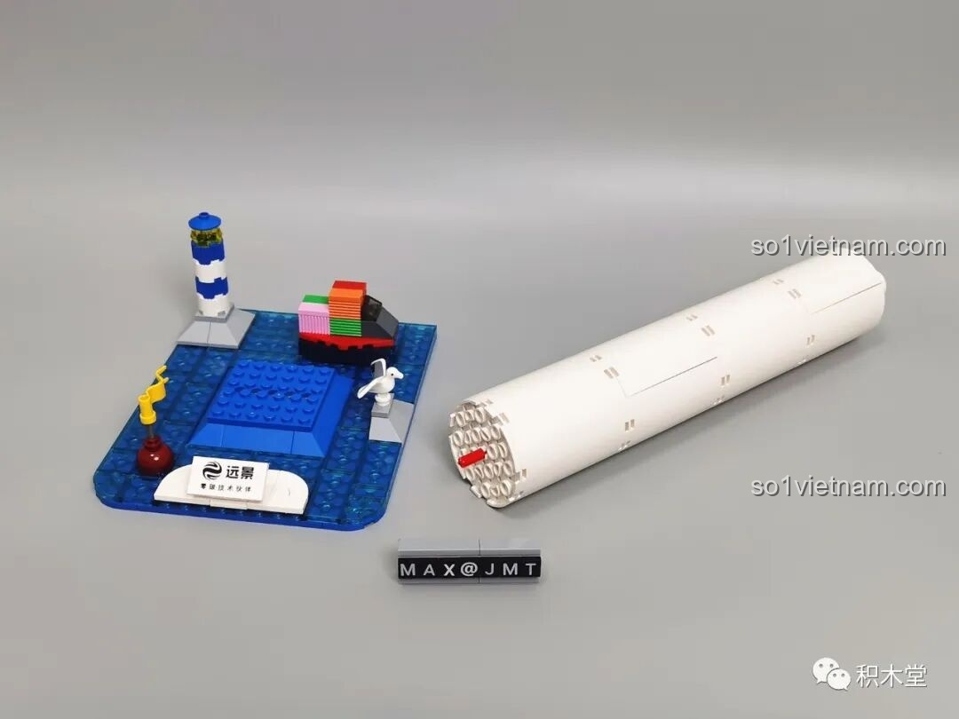 Phần đế và thân trụ của tuabin gió Pantasy 11014 đang dần được hoàn thiện, vững chắc và ấn tượng, thể hiện quá trình lắp ráp.