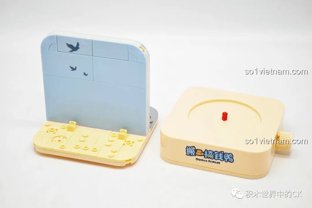 Phần đế xoay và tấm nền của mô hình Sembo 612016 sau khi được lắp ráp các bước đầu tiên.