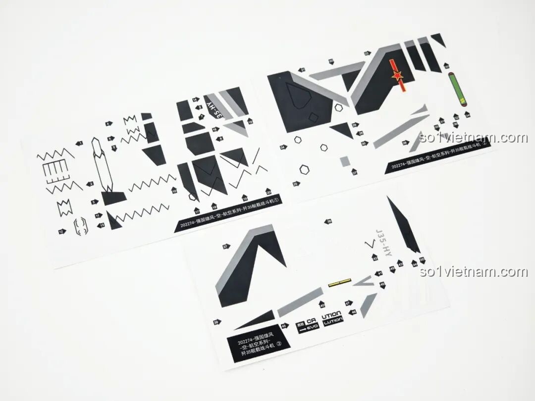 Các tờ decal chuyển nhiệt đi kèm bộ đồ chơi xây dựng Máy bay chiến đấu J-35 SEMBO 202274, dùng để trang trí mô hình.