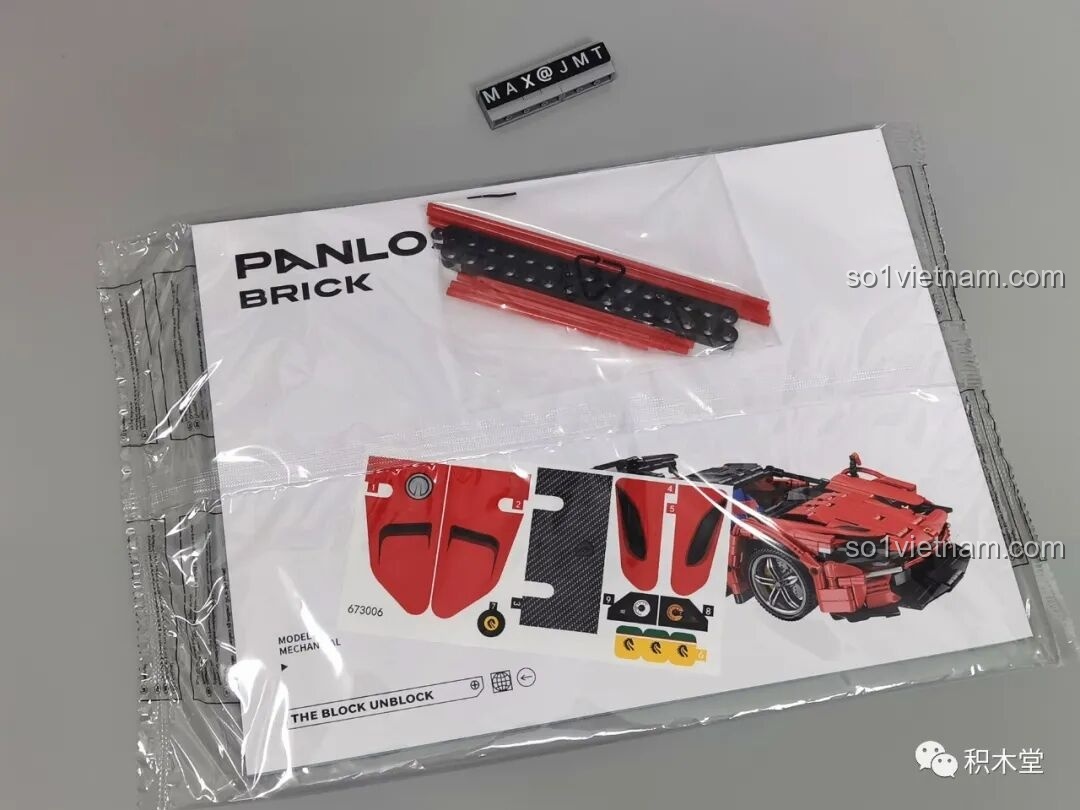 Tờ decal dán và một số chi tiết dài như thanh beam được đặt chung với sách hướng dẫn của bộ Cỗ máy tốc độ FP3.